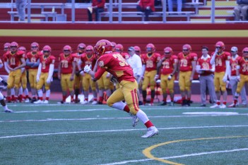 Matt Maron ’17, carrying the ball upfield, prepares to juke an incoming tackle.