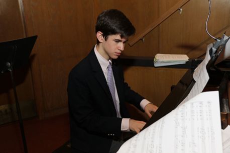 Piano player, Jack Lynch ’16, accompanies the vocal chamber ensemble.