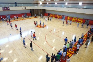 Sophomore homerooms get ready to engage in a fierce game of dodgeball. 